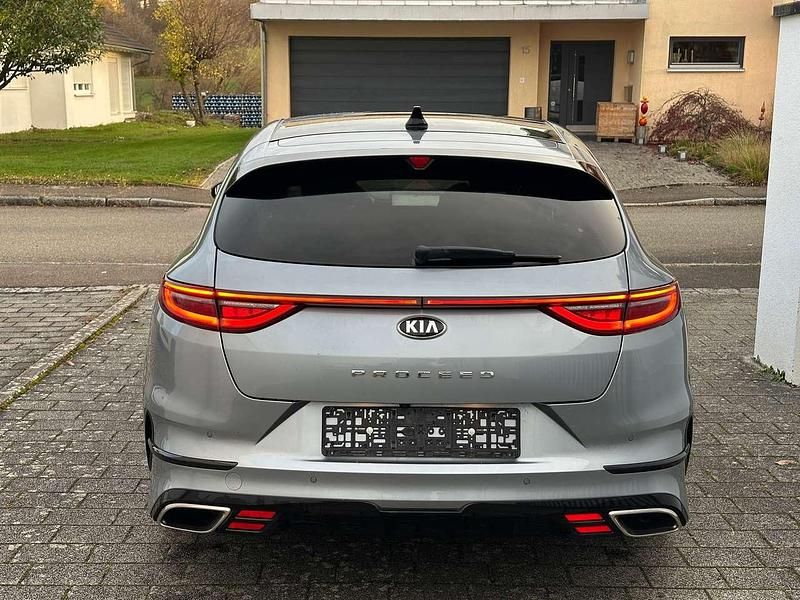 Gebraucht Kia ProCeed GT 204 PS (150 kW) 2020 (css) lunarsilber met. Kombi