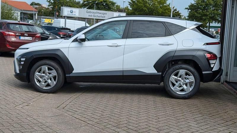 Gebraucht Hyundai Kona Trend 120 PS (88 kW) 2024 Weiß SUV