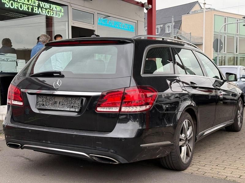 Gebraucht Mercedes E200 Avantgarde 184 PS (135 kW) 2013 Schwarz Kombi