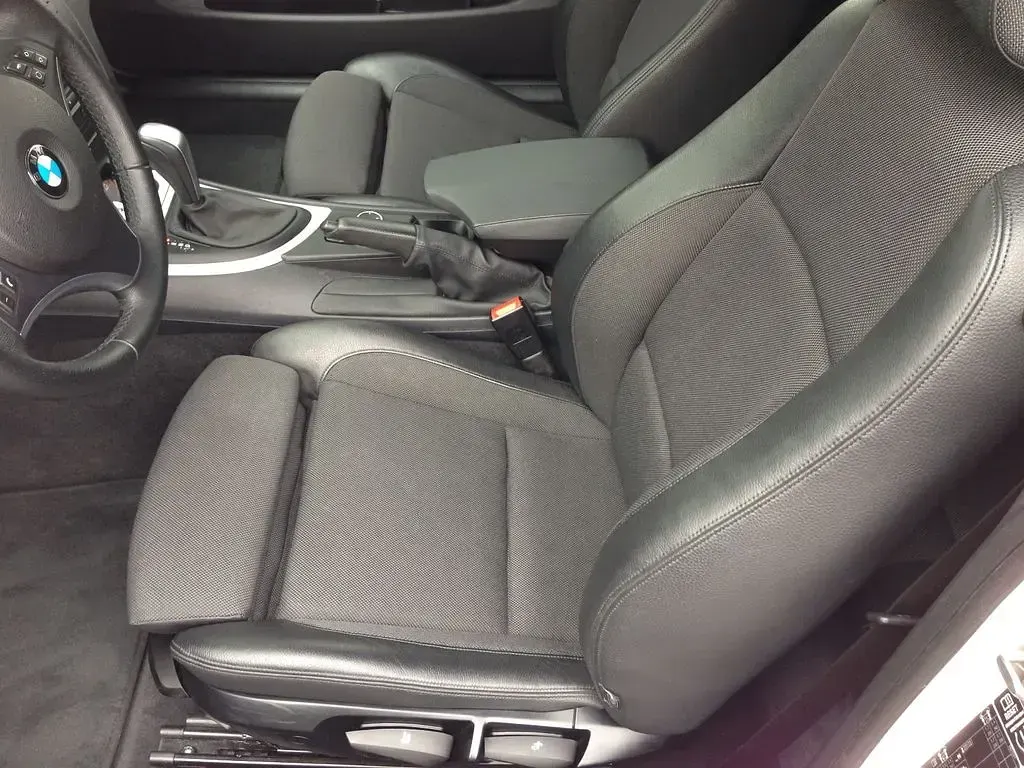 Gebraucht BMW 120 Cabriolet Sport Line 177 PS (130 kW) 2011 Weiß Cabrio