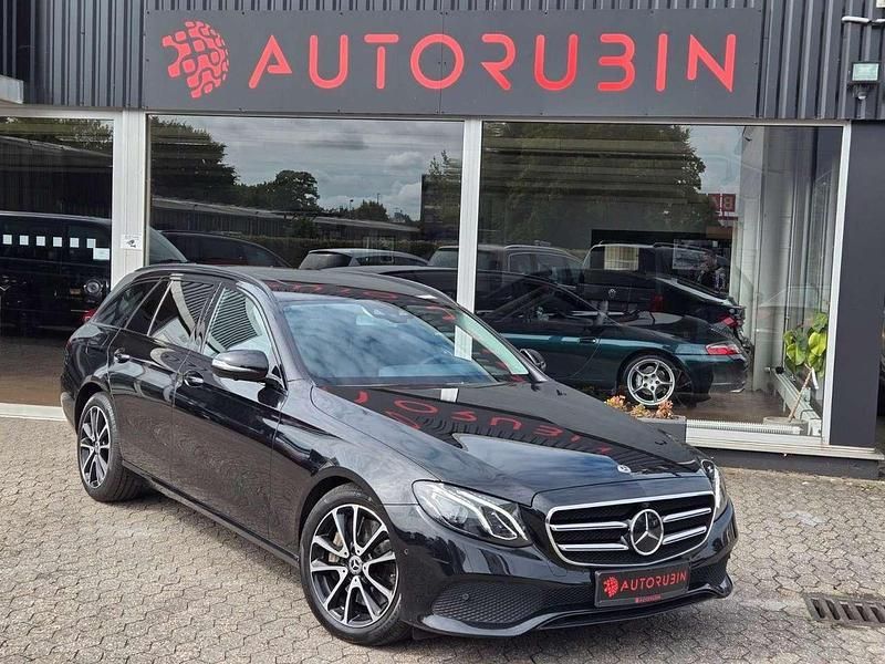 Obsidianschwarz metalliclack Gebraucht 2018 Mercedes E400 Kombi | 25.900 € (Fairer Preis) - Bild 1/4