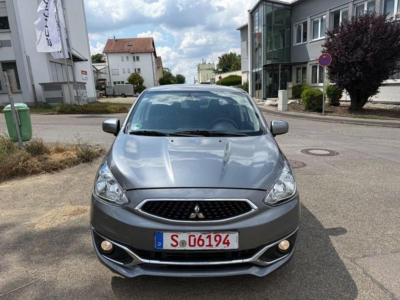 Grau Gebraucht 2016 Mitsubishi Space Star Edition+ Kleinwagen | 9.799 € (Guter Preis) - Bild 1/4