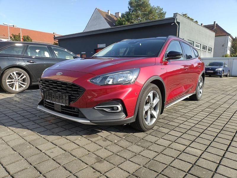 Rot Gebraucht 2019 Ford Focus Active Limousine | 11.990 € - Bild 1/4