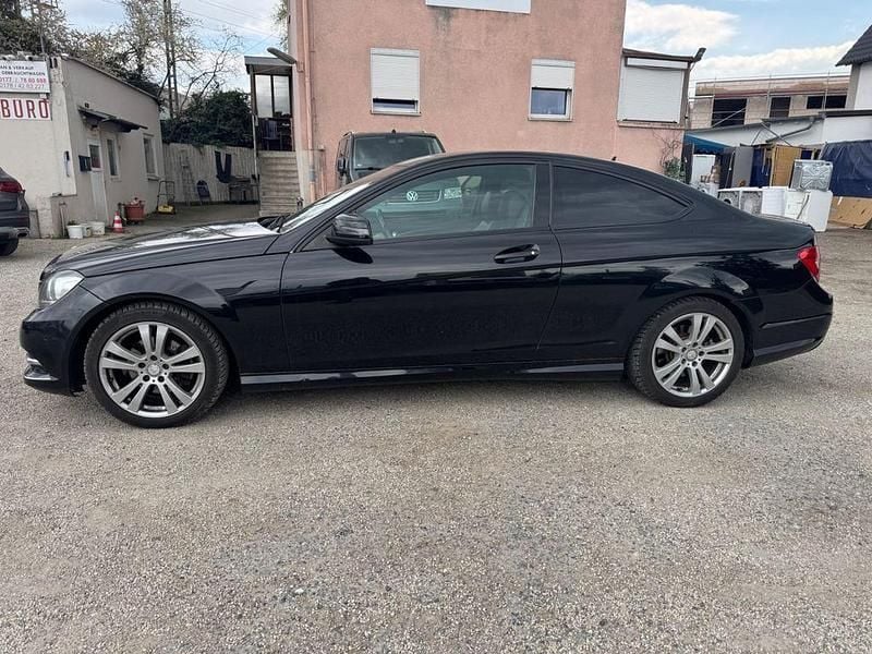 Gebraucht Mercedes C220 170 PS (125 kW) 2012 Schwarz Coupé