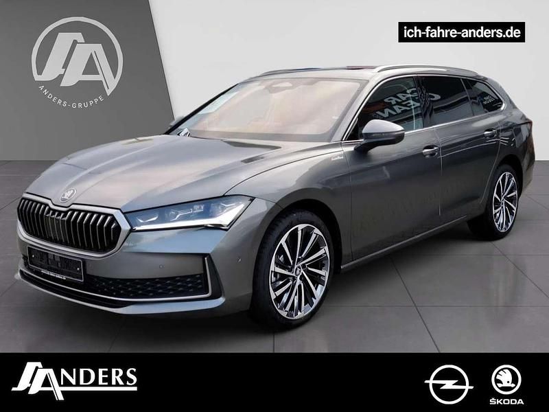 Grau graphitegrau Gebraucht 2025 Skoda Superb LAURIN & KLEMENT Kombi | 47.789 € (Fairer Preis) - Bild 1/3