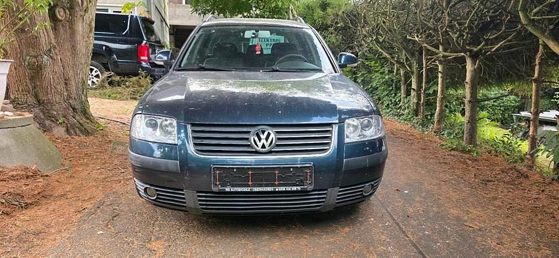 Blau Gebraucht 2004 VW Passat Kombi | 1.850 € (Guter Preis) - Bild 1/4