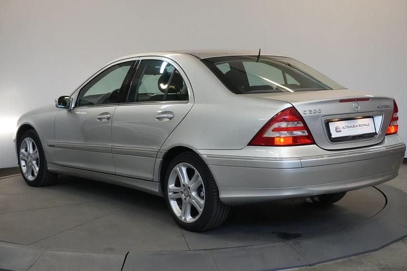 Second-hand Mercedes C200 163 CP (119 kW) 2005 Argintiu Berlinǎ