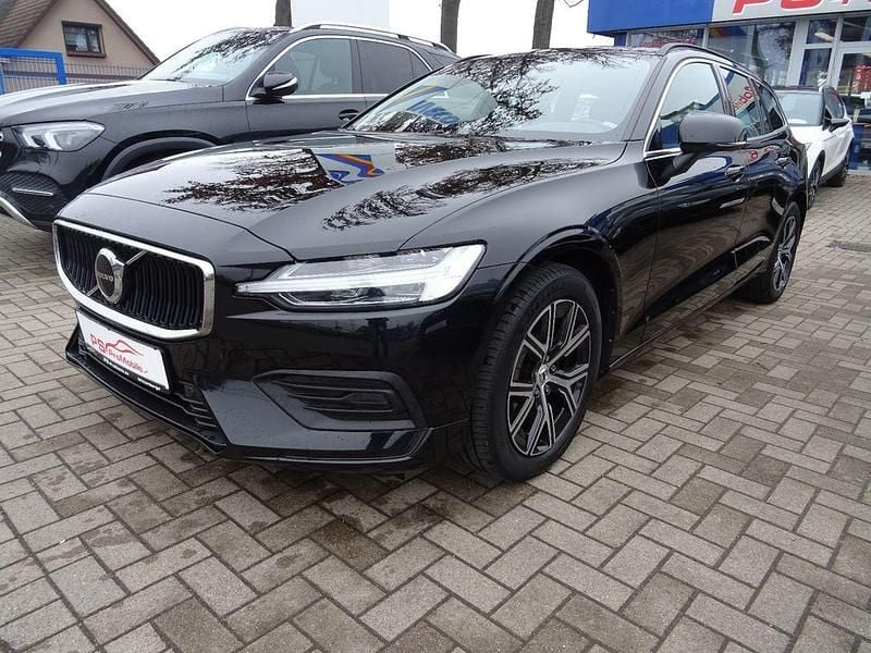 Gebraucht Volvo V60 Core 163 PS (119 kW) 2022 Schwarz Kombi