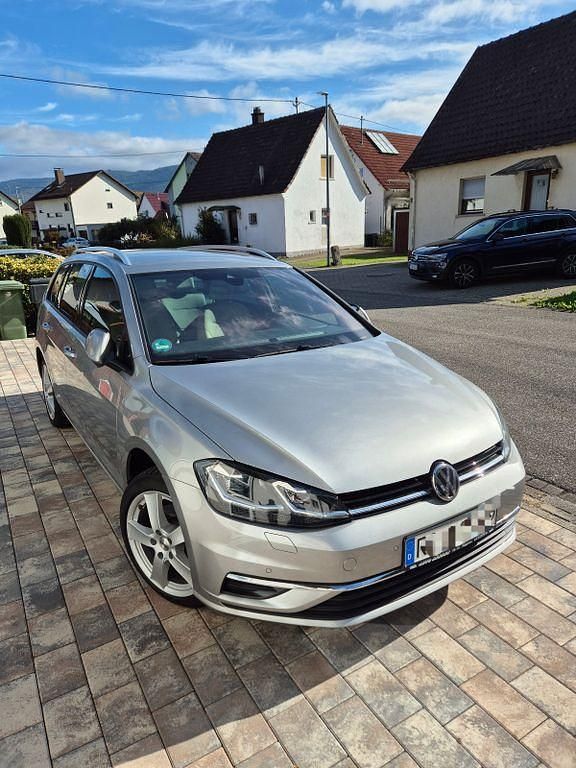 Silber Gebraucht 2018 VW Golf VII Comfortline Kombi | 15.400 € (Guter Preis) - Bild 1/4