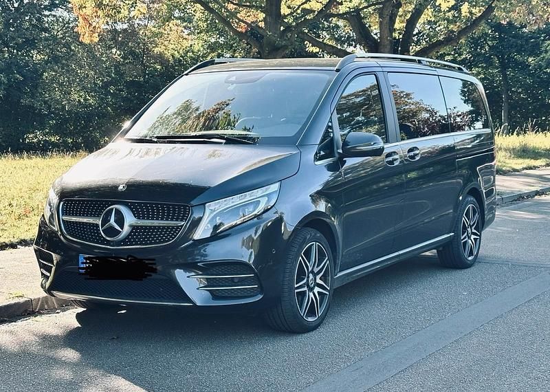 Grau Gebraucht 2020 Mercedes V300 Avantgarde Van / Kleinbus | 54.900 € (Etwas zu teuer) - Bild 1/4