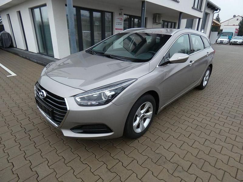 Gebraucht Hyundai i40 Classic 135 PS (99 kW) 2017 Grau Kombi