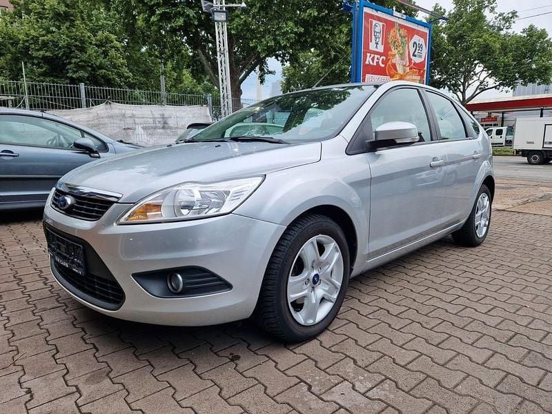 Silber Gebraucht 2009 Ford Focus Ambiente Limousine | 2.850 € (Fairer Preis) - Bild 1/4