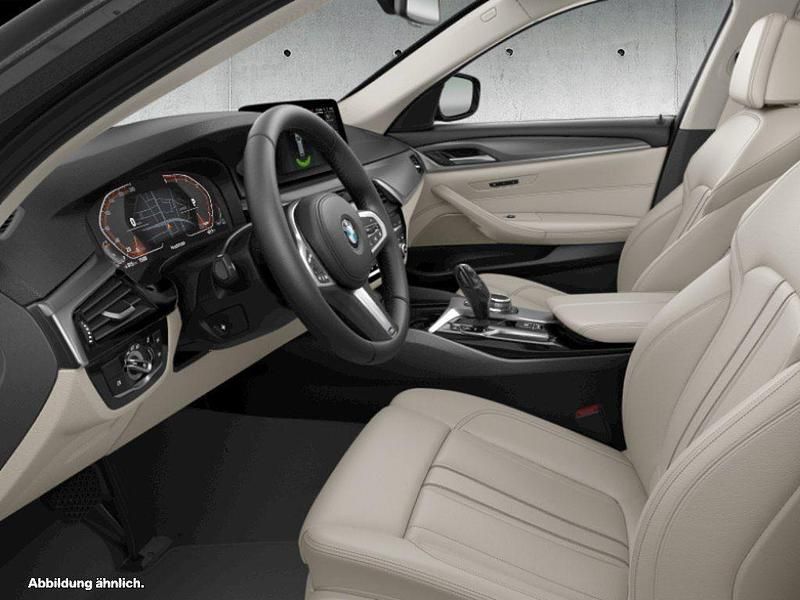 Gebraucht BMW 530 Efficient Dynamics 286 PS (210 kW) 2023 Sophistograu brillanteffekt Kombi