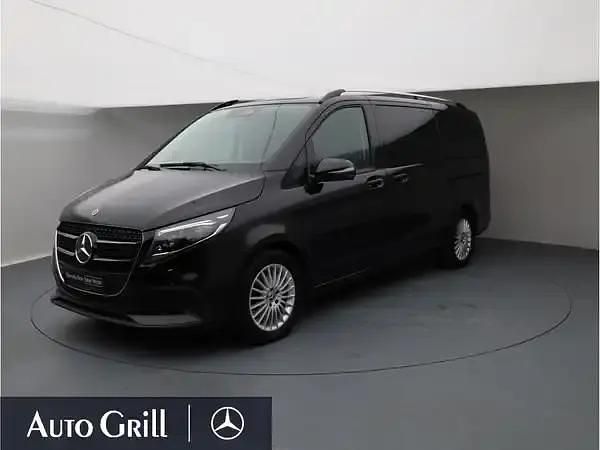 Obsidianschwarz metallic Gebraucht 2024 Mercedes V250 Style Van / Kleinbus | 61.870 € (Guter Preis) - Bild 1/4