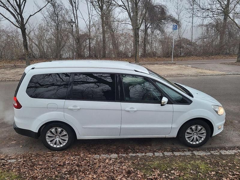 Gebraucht Ford Galaxy Viva 145 PS (106 kW) 2011 Weiß Van / Kleinbus