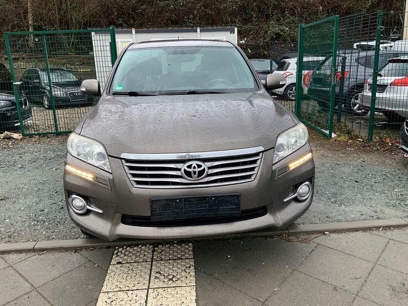 Braun Gebraucht 2011 Toyota RAV4 SUV | 7.650 € (Fairer Preis) - Bild 1/4