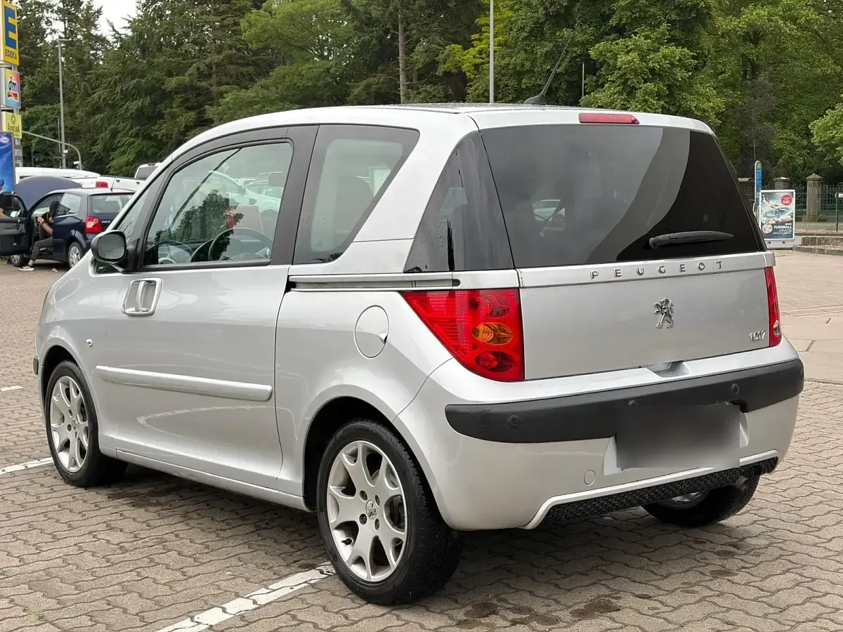 Gebraucht Peugeot 1007 108 PS (79 kW) 2008 Grau Van / Kleinbus