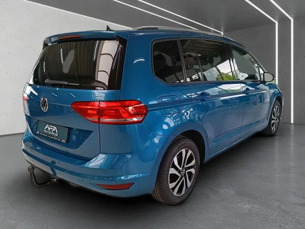 Używany VW Touran Active 150 KM (110 kW) 2021 Niebieski Minivan