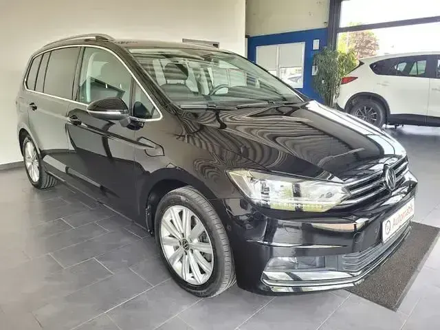 Gebraucht VW Touran Highline 150 PS (110 kW) 2024 Schwarz Van / Kleinbus