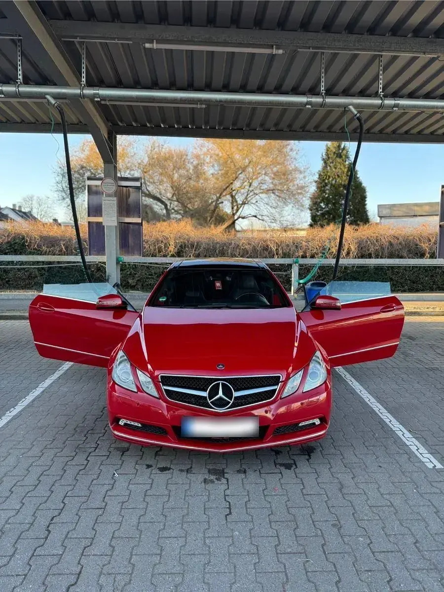Gebraucht Mercedes E250 204 PS (150 kW) 2010 Rot Coupé
