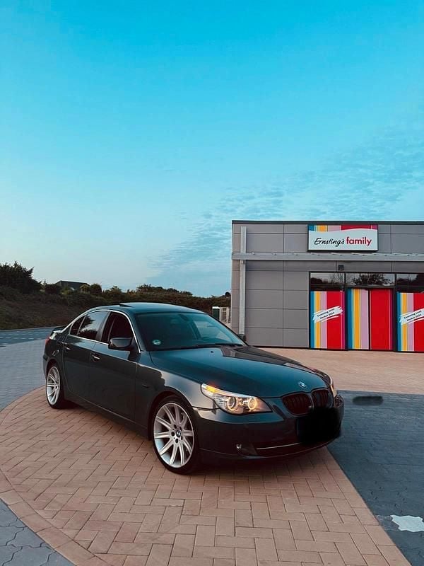 Gebraucht BMW 525 197 PS (144 kW) 2008 Grau Limousine