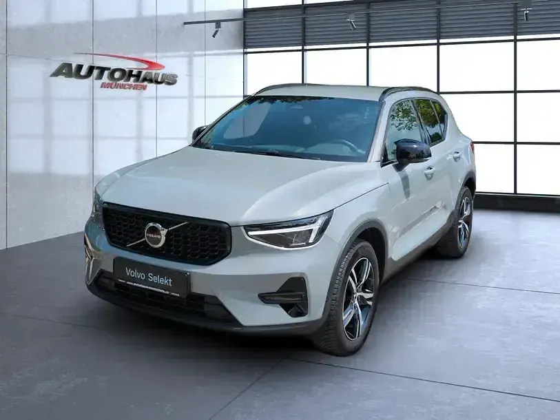 Gebraucht Volvo XC40 Plus 163 PS (119 kW) 2024 Vapour grey / (metallic) SUV