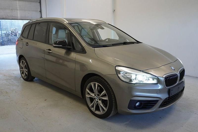 Gebraucht BMW 220 Gran Tourer Sport Line 190 PS (139 kW) 2017 Silber Van / Kleinbus