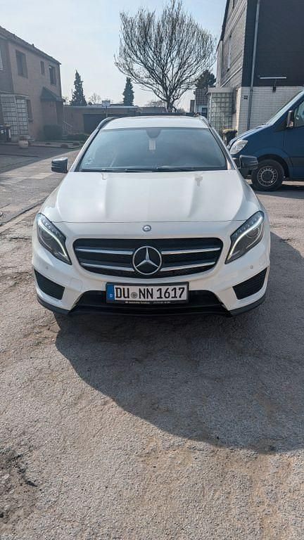 Gebraucht Mercedes GLA220 AMG line 177 PS (130 kW) 2016 Weiß SUV