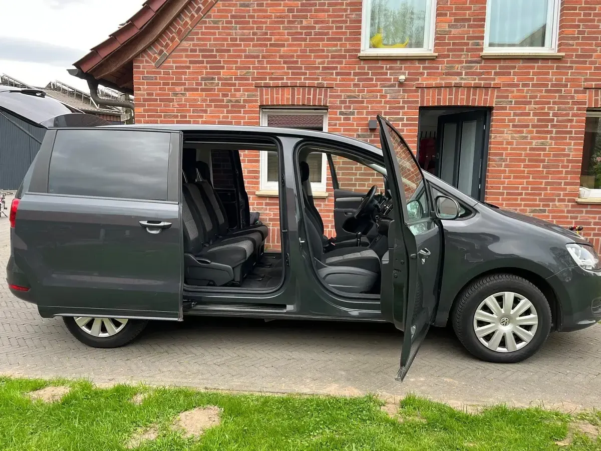 Gebraucht VW Sharan 115 PS (84 kW) 2014 Grau Van / Kleinbus