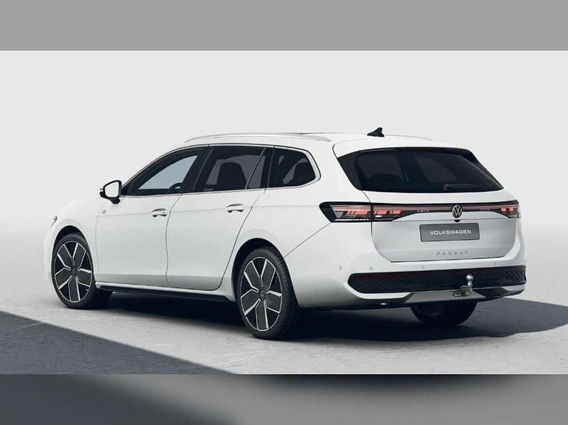 Neu VW Passat R-line 150 PS (110 kW) 2025 Pure white Kombi
