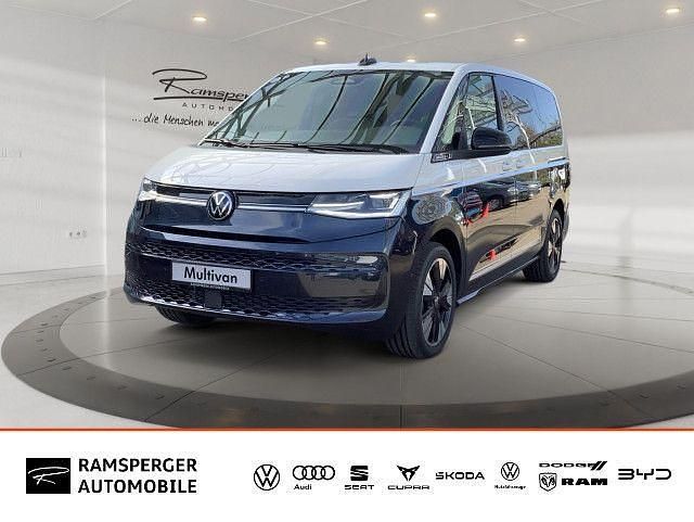 Neu VW Multivan Life 150 PS (110 kW) 2026 Weiß (candyweiß/ starlight blue metallic) Van