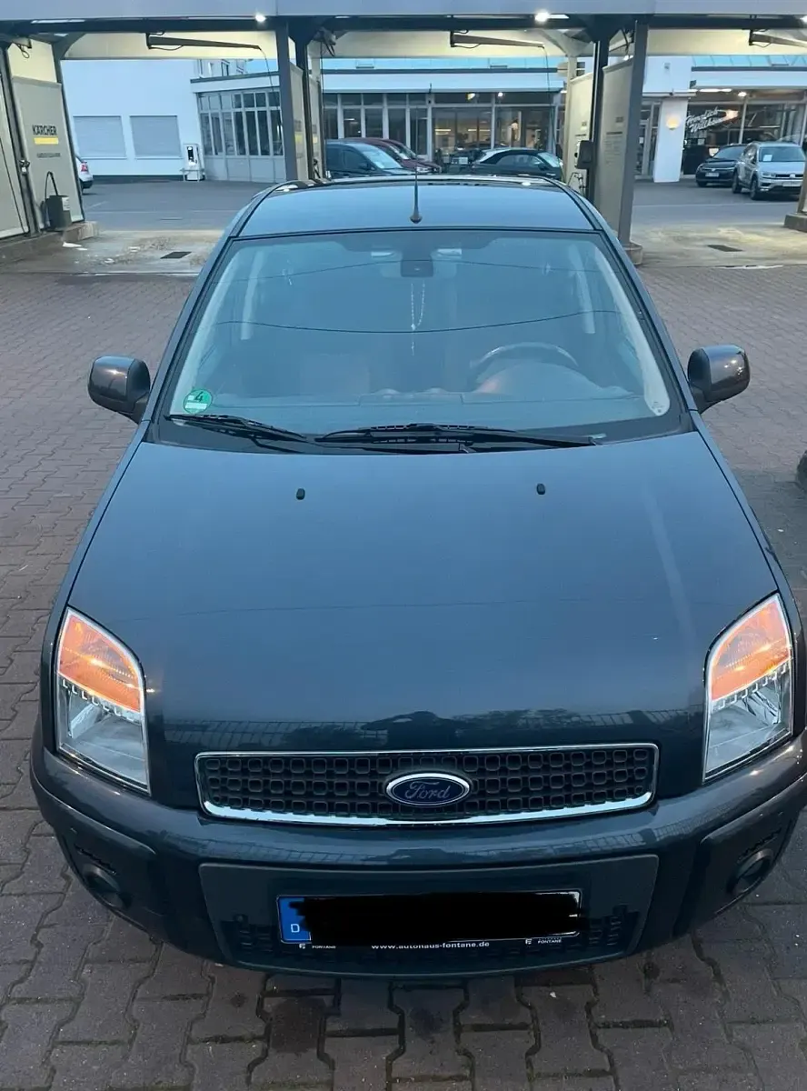 Gebraucht Ford Fusion 101 PS (74 kW) 2010 Blau Kleinwagen