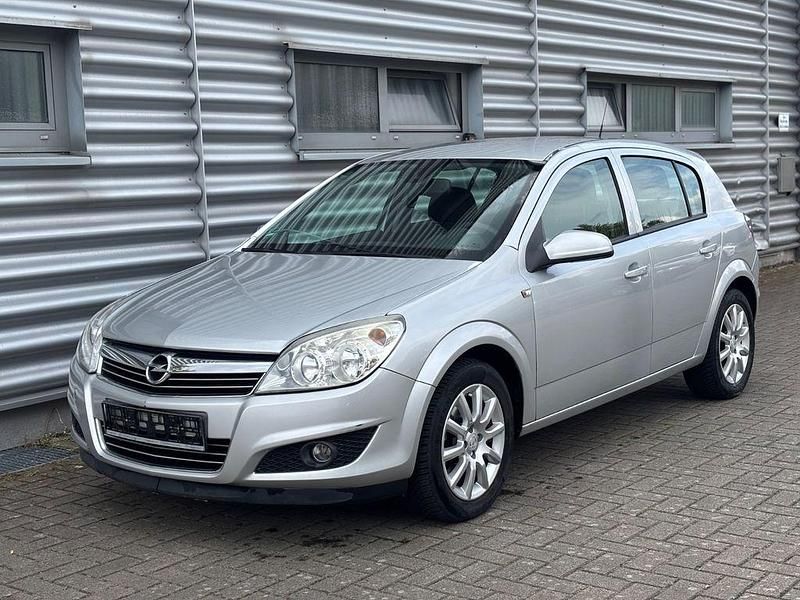 Silber Gebraucht 2009 Opel Astra Limousine | 3.890 € (Fairer Preis) - Bild 1/4