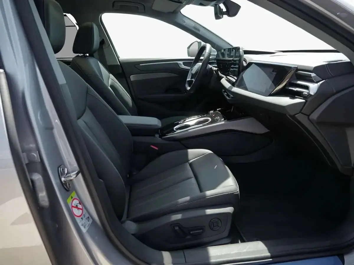 Gebraucht Audi A6 Ambiente 204 PS (150 kW) 2025 Florettsilber metallic Kombi