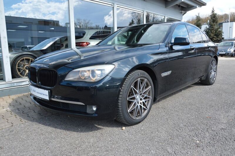 Black sapphire metallic Gebraucht 2012 BMW 740 Limousine | 12.990 € (Guter Preis) - Bild 1/4