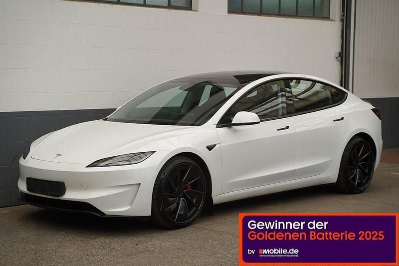 Weiß Gebraucht 2024 Tesla Model 3 Performance Limousine | 47.950 € (Guter Preis) - Bild 1/4