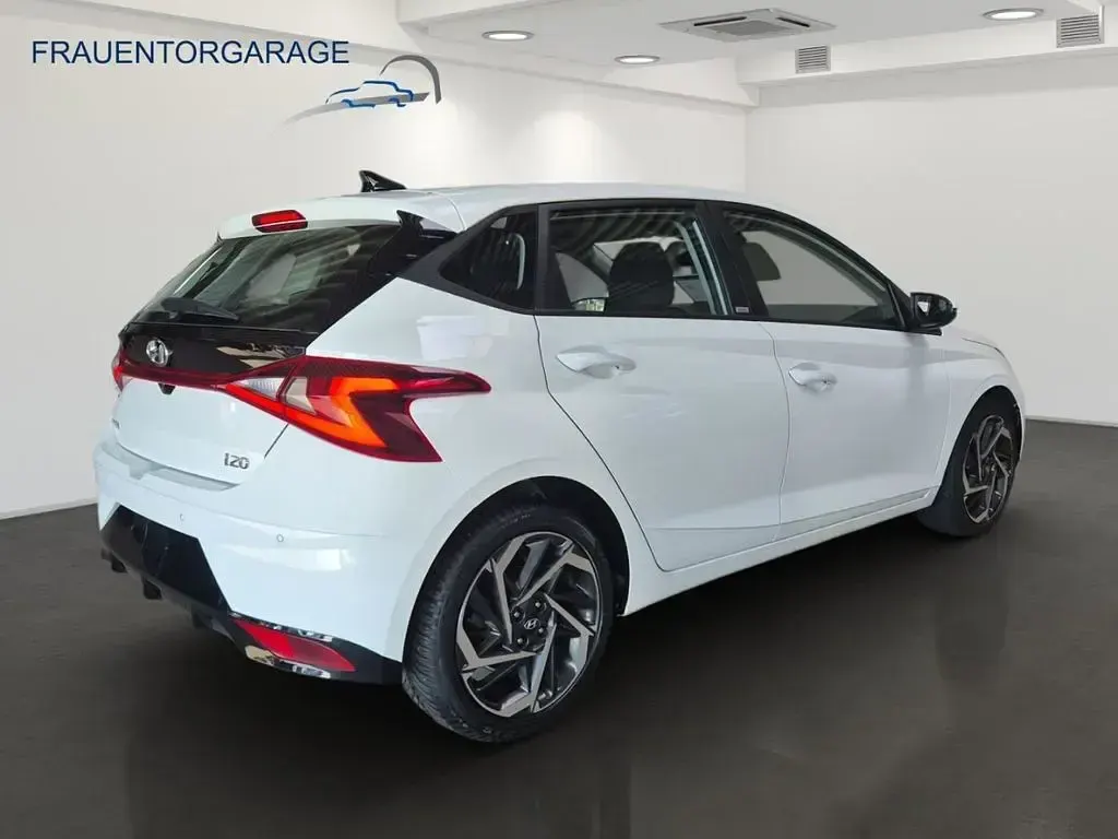 Gebraucht Hyundai i20 Intro Edition 101 PS (74 kW) 2021 Polar white Kleinwagen