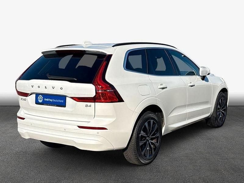 Używany Volvo XC60 Core 197 KM (144 kW) 2023 Biały SUV