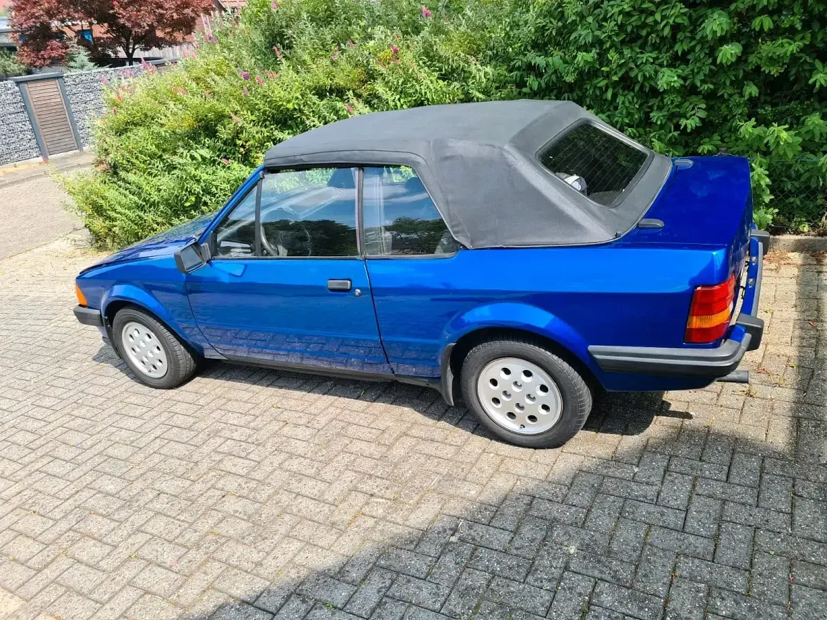 Gebraucht Ford Escort Cabriolet 106 PS (77 kW) 1984 Blau Cabrio