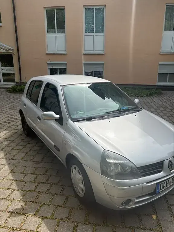 Używany Renault Clio II 75 KM (55 kW) 2006 Srebrny Sedan/Limuzyna