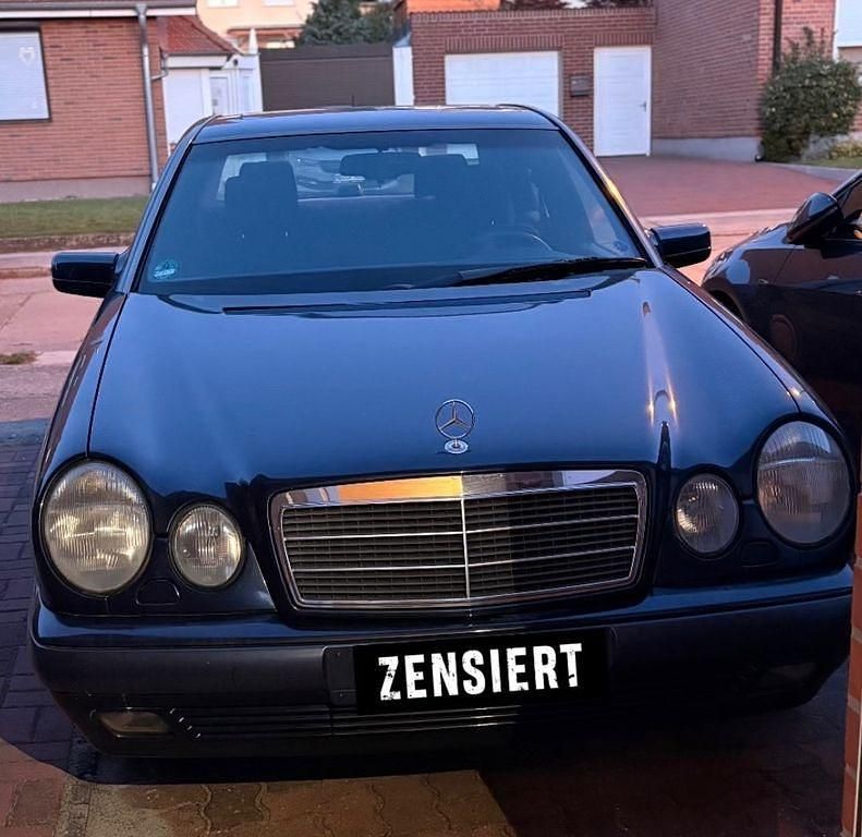Gebraucht Mercedes E230 Classic 150 PS (110 kW) 1997 Blau Limousine
