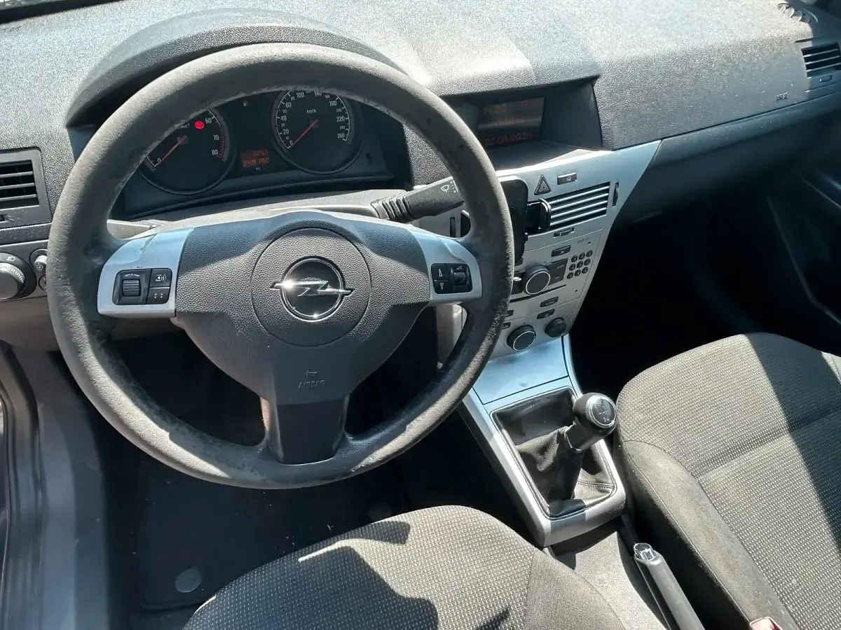 Gebraucht Opel Astra 116 PS (85 kW) 2009 Schwarz Kombi