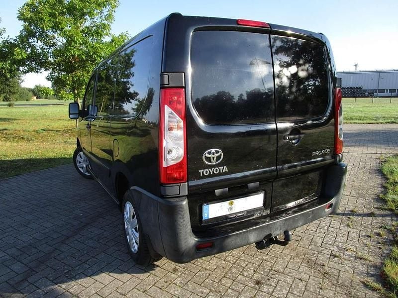 Gebraucht Toyota Proace 130 PS (95 kW) 2015 Schwarz Van / Kleinbus