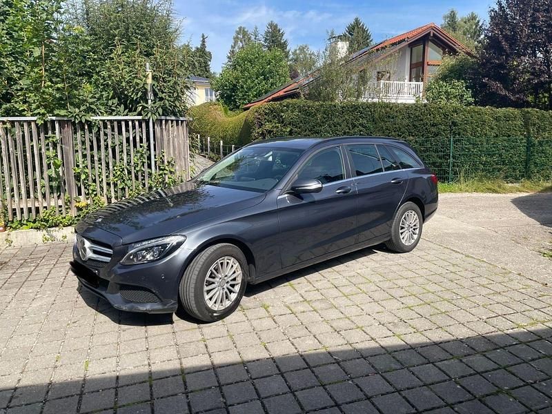 Grau Gebraucht 2015 Mercedes C220 Kombi | 12.799 € (Guter Preis) - Bild 1/4