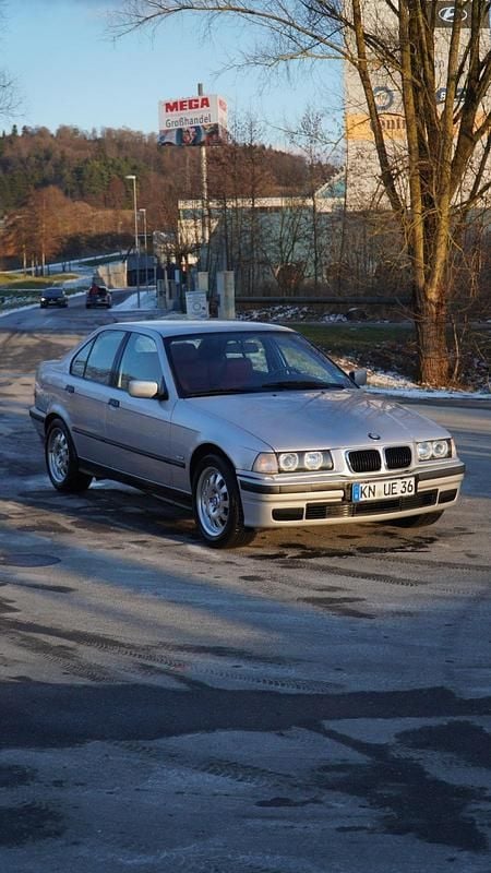 Silber Gebraucht 1998 BMW 316 Basis Limousine | 4.000 € - Bild 1/4