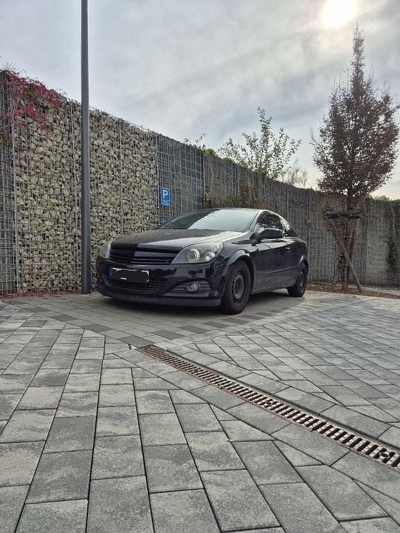 Schwarz Gebraucht 2009 Opel Astra GTC Sport Coupé | 2.200 € (Superpreis) - Bild 1/4