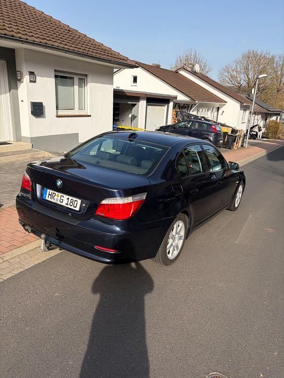 Gebraucht BMW 525 197 PS (144 kW) 2008 Blau Limousine