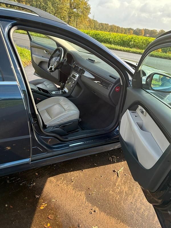 Gebraucht Volvo V70 175 PS (128 kW) 2009 Blau Kombi