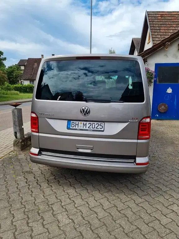 Gebraucht VW Multivan Highline 204 PS (150 kW) 2016 Gelb Van / Kleinbus