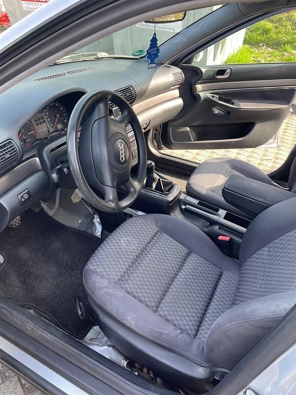 Gebraucht Audi A4 125 PS (91 kW) 1999 Silber Limousine